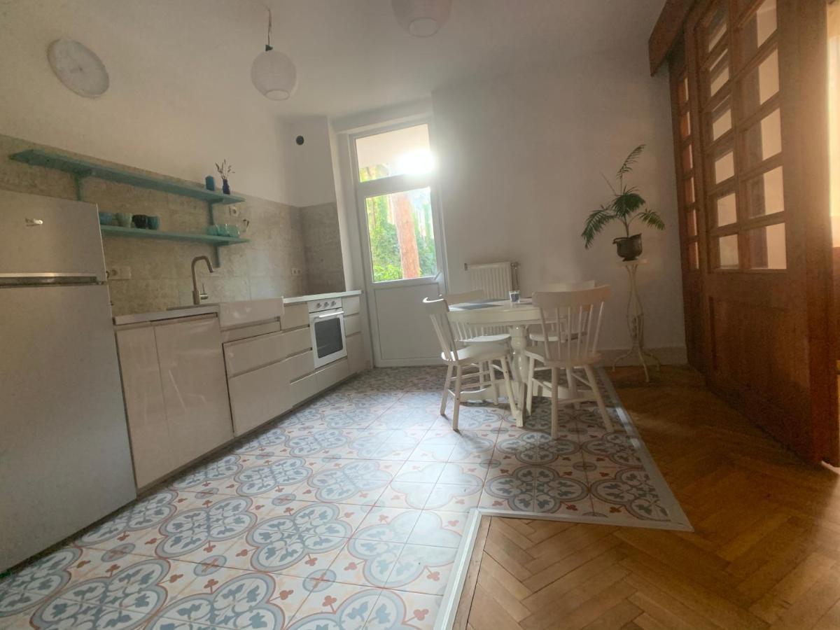 Cosy Apartman In Green Buda Budapest Esterno foto